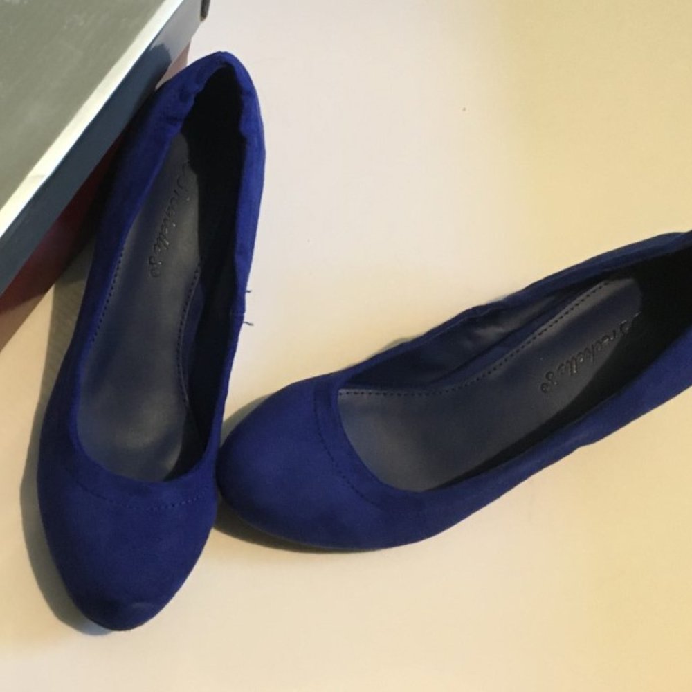 Breckelles Faux Suede Blue Heels, womens 6